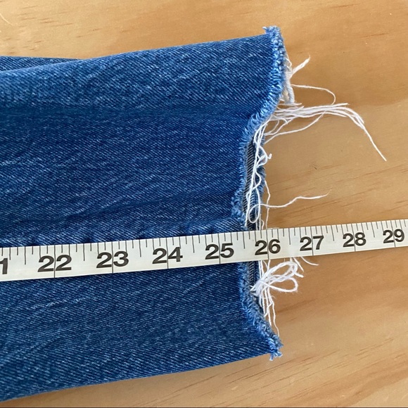 Levi's 501 Womens Distressed Button Fly Raw Hem Medium Wash Jeans Size 30 - Picture 9 of 10